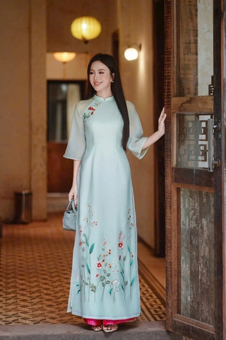 Áo Dài Truyền Thống Vải Tơ Thêu Hoa Trẻ Trung