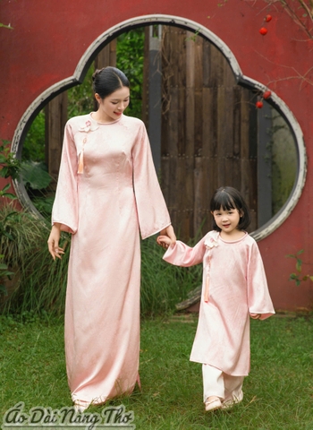 Áo Dài Cách Tân Lụa Gấm Hồng Tay Loe Xinh Yêu
