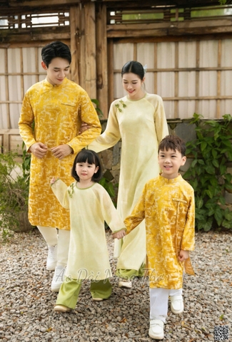 Áo Dài Cách Tân Gia Đình Gấm Vàng Đính Nút Tàu