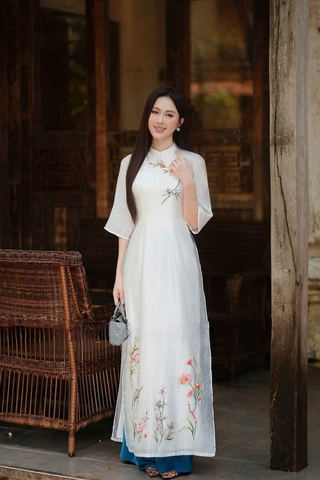 Áo Dài Truyền Thống Vải Lụa Thêu Hoa Xinh Xắn