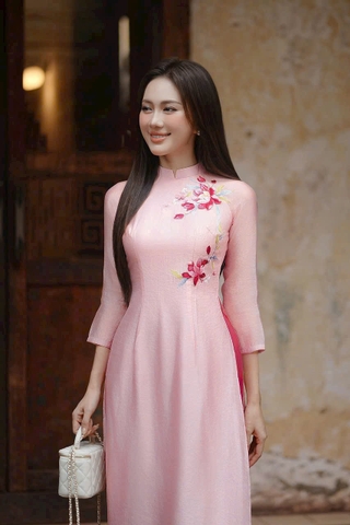 Áo Dài Truyền Thống Vải Tơ Thêu Hoa Xinh Xắn