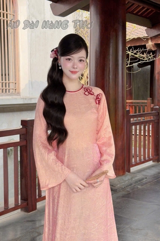 Áo Dài Cách Tân Gấm Hồng Dâu Cổ Tròn Đính Hoa Xinh