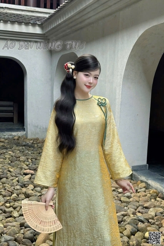 Áo Dài Cách Tân Gấm Nhũ Vàng Cổ Tròn Đính Hoa Xinh