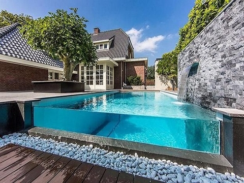 Using Pebble Stone To Decorate Swimming Pool