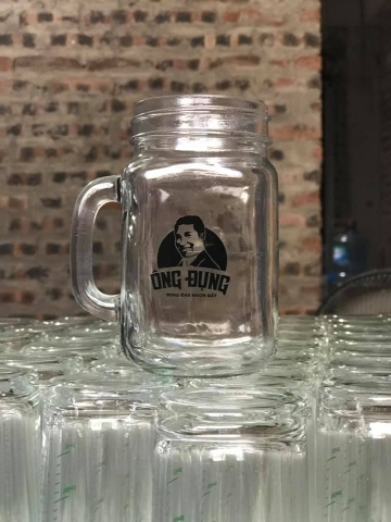 Dịch vụ in cốc thuỷ tinh có nắp nhanh chóng, tiện lợi