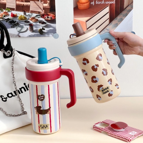 Cốc giữ nhiệt C-MATE hoạ tiết năng động 550ml kèm ống hút MANT32