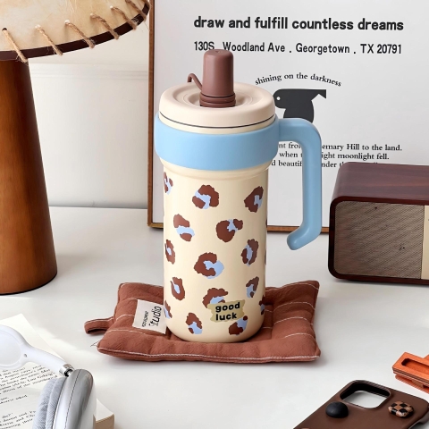 Cốc giữ nhiệt C-MATE hoạ tiết năng động 550ml kèm ống hút MANT32