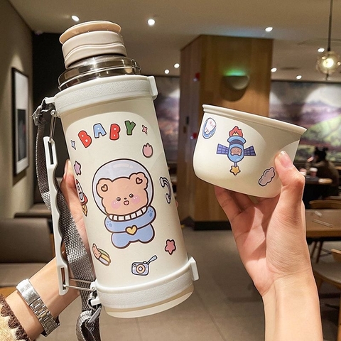 Bình nước giữ nhiệt 480ML INOX 316 hoạ tiết dễ thuơng cho bé đi học có dây đeo chéo GUM-12
