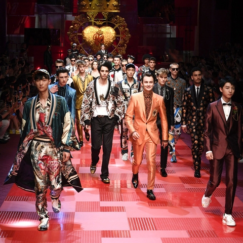 Sàn diễn Dolce&Gabbana thành "Đại hội mỹ nam" boy vip , nổi nhất là Mario Maurer và Vương Tuấn Khải!