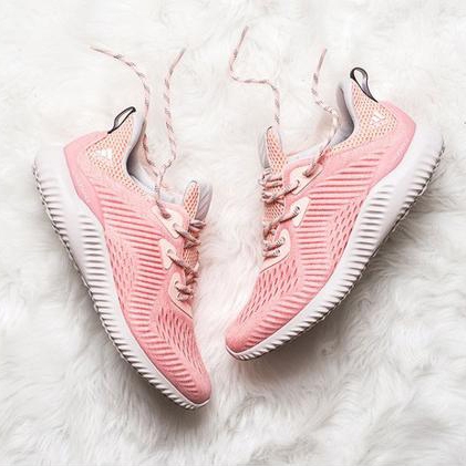 Quên adidas NMD Raw Pink đắt đỏ đi, đôi sneaker màu hường này cũng yêu không kém mà giá rất phải chăng