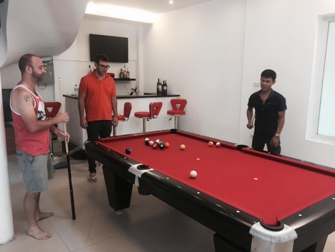 SƯỚNG LÊN MUA CÁI BÀN BI-A VỀ CHỌC CHỌC CHO VUI ĐI BẠN