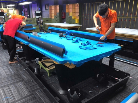 Thay nỉ bi a căng nỷ cho bàn bi a