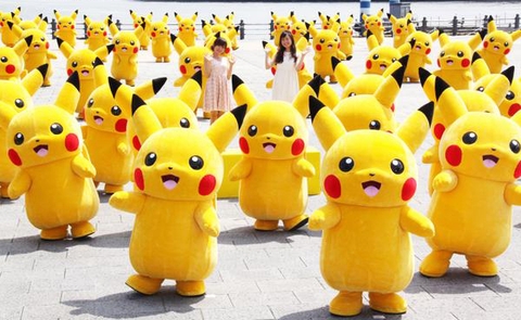 Mascot Pikachu diễu hành