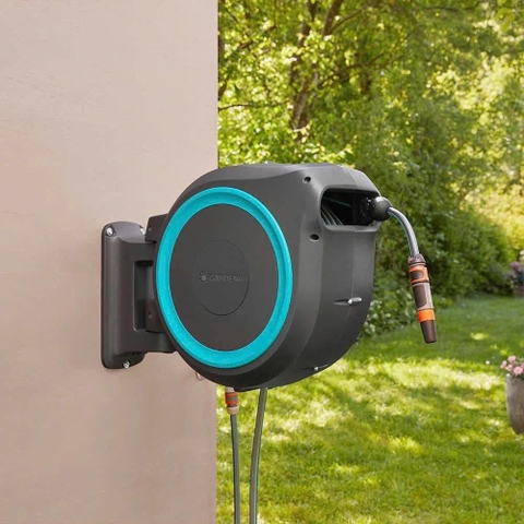 Bộ vòi tưới treo tường dây cuốn tự động 30m Gardena 18625-20