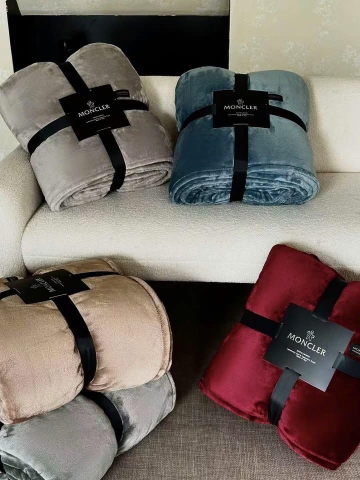 Chăn Moncler - Crytal Plush Size Queen 248x233