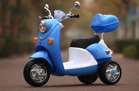 XE MÁY ĐIỆN TRẺ EM VESPA QK303