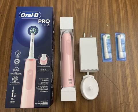 BÀN CHẢI ĐÁNH RĂNG ORAL B PRO SERIES 3 MÀU HỒNG KÈM 2 ĐẦU BÀN CHẢI