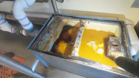 Rất nhiều nhà hàng chủ động lắp đặt hệ thống tách dầu, mỡ trong nước thải
