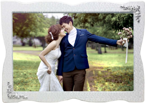 Khung ảnh bo đá lượn sóng viền hoa bạc góc HD03