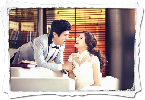 Khung ảnh pha lê lượn sóng bo đá góc