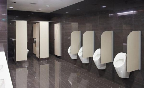 Nên chọn van nhấn hay van cảm ứng cho bồn tiểu TOTO? So sánh chi tiết 2026