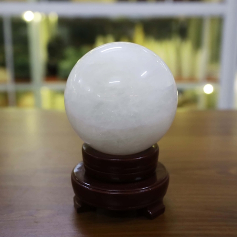 Quả cầu thạch anh trắng đục ĐK 9.2cm - 1.05kg-MTB456