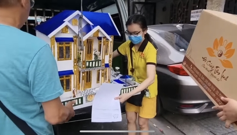 Tất Bật Chuẩn Bị Vàng Mã Cúng 49 Ngày Cố Nghệ Sĩ Vũ Linh