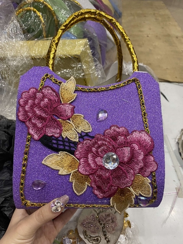 Túi xách vàng mã kiểu truyền thống