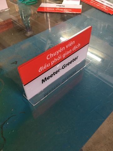 Chức năng của biển chức danh là để phân biệt cấp bậc,bộ phận