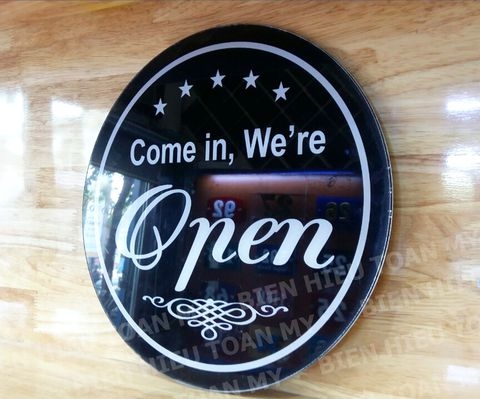 Biển open/closed bằng mica,inox đang bán trên thị trường