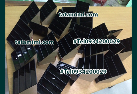 Kệ card visit được làm từ mica màu đen sang trọng