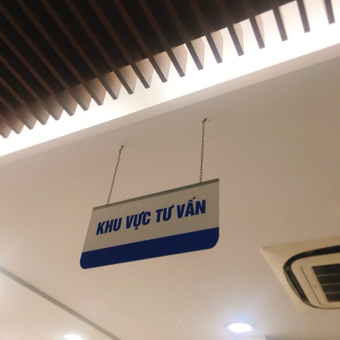 Biển phòng ban có dây xích treo tường