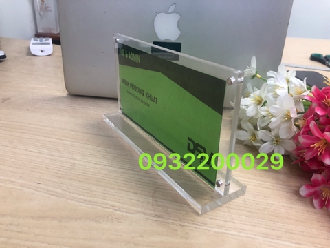 Biển chức danh được khắc hay in UV