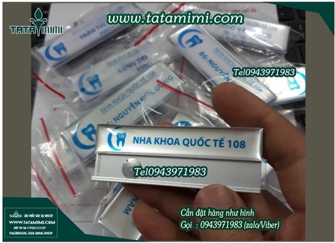 Thẻ tên nhân viên làm theo mẫu yêu cầu