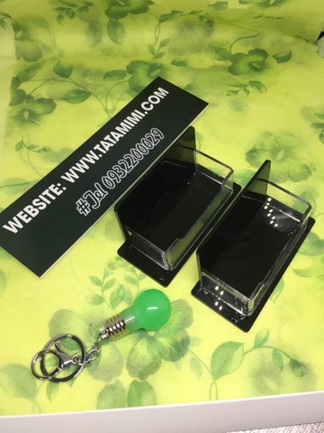 Kệ để cardvisit bằng mica màu đen thể hiện sự sang trọng