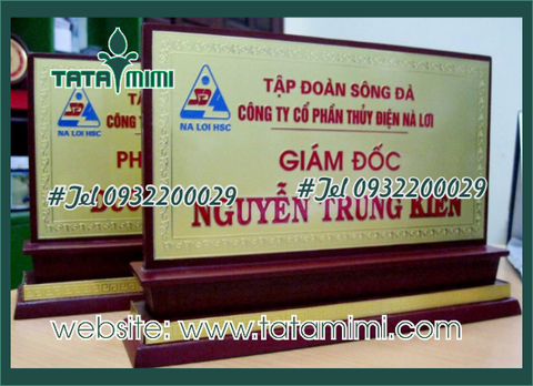 Biển chức danh đế gỗ mặt mica-đế gỗ mặt đồng