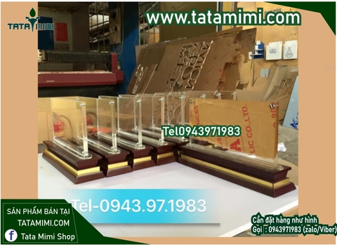 Biển chức danh để bàn với đế cao bao nhiêu