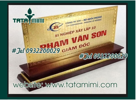 Mẫu biển chức danh đế gỗ,biển chức danh mica