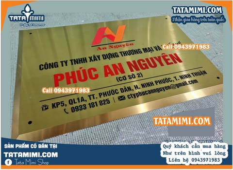 Biển công ty nên in hay khắc