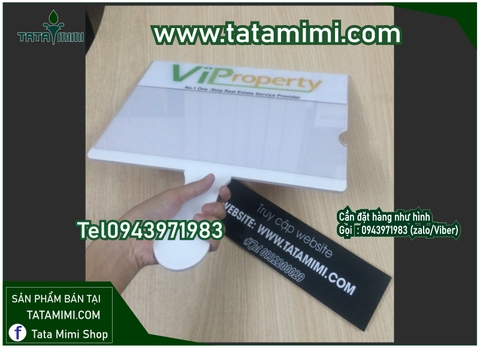 Biển đón sân bay có tay cầm cao từ 15cm trở lên