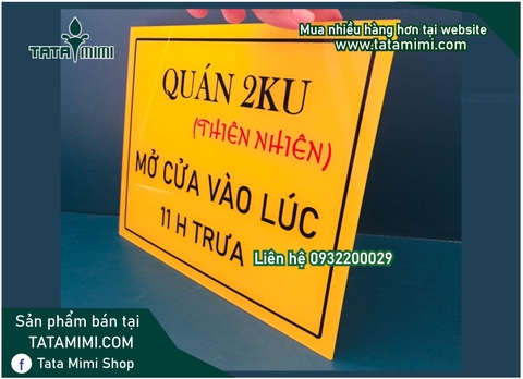 Bảng mica hiển thị giờ mở cửa và đóng cửa