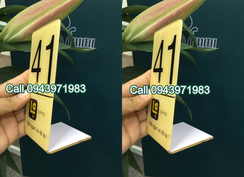 Biển số bàn mica màu mỡ gà