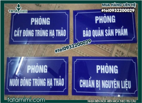 Biển phòng ban chất liệu mica và inox có dây treo