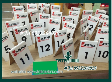 Biển số bàn bằng mica kiểu chữ A thiết kế khác nhau