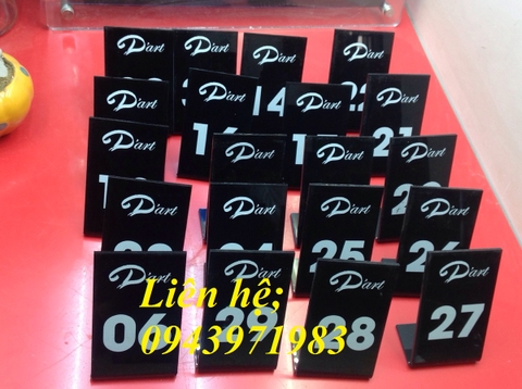 Biển số bàn gia công tinh tế bởi thợ lành nghề
