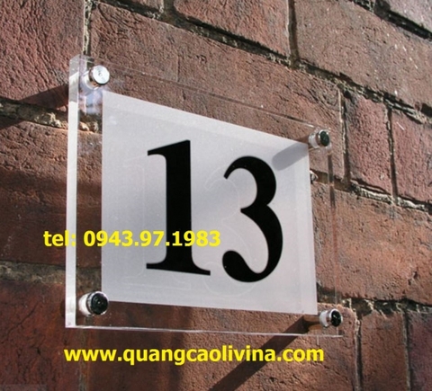 Biển số nhà làm từ chất liệu mica bền đẹp khó phai màu