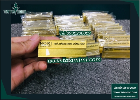 Biển tên nhân viên các nhà hàng thường dùng