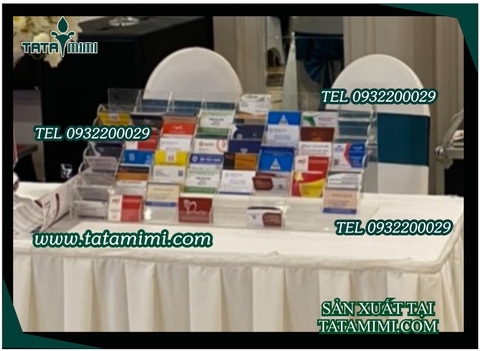 Kệ card mica làm từ 1 ngăn hay nhiều ngăn