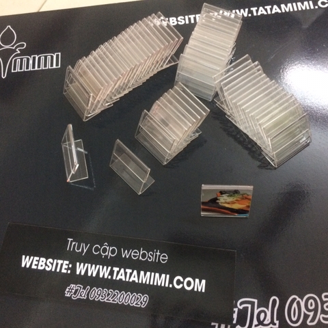 Kê giá tiền, kệ kệ để tên sản phẩm