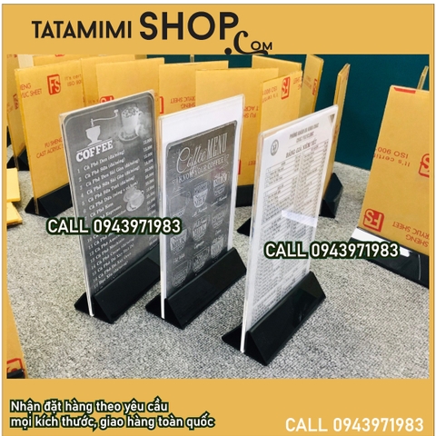 Kệ mica để bàn để thông tin mã QR